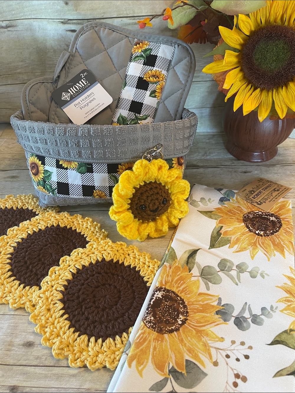 8 Pc Sunflower Bundle/Basket NWT